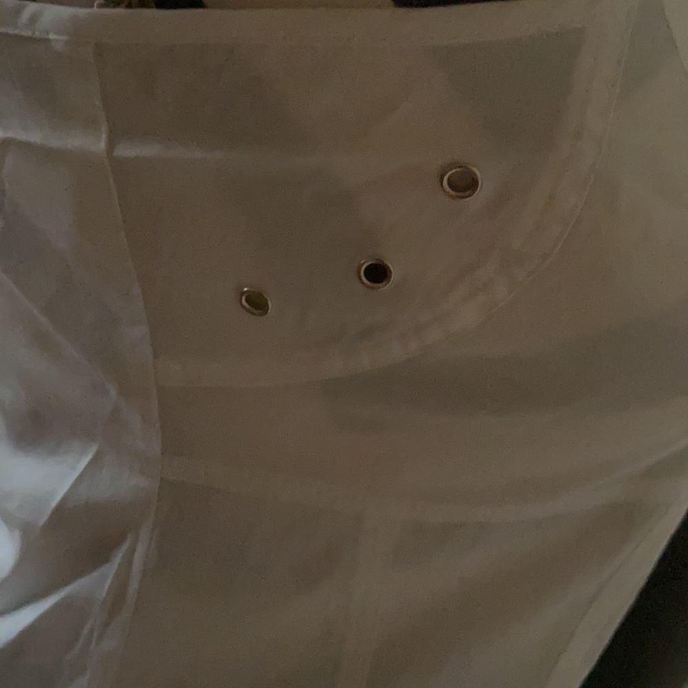 NWT - Cute white top with zipper front and snap - Picture 4 of 5